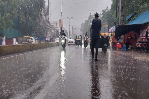 CG Weather Update: मानसून पकड़ेगा रफ्तार! इन जिलों में तेज हवाओं के साथ होगी तेज बारिश, IMD का यलो अलर्ट जारी
