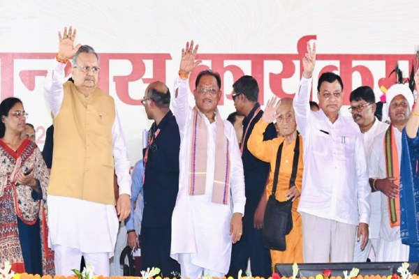 छत्तीसगढ़ हस्तशिल्प विकास बोर्ड की नवनियुक्त अध्यक्ष को CM साय ने दी बधाई, अनुदान राशि का किया वितरण, देखें Photos