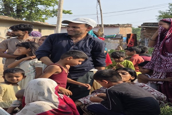 Bulldozer Action in Ambikapur: अवैध कब्जे पर चला बुलडोजर... प्रशासन ने तोड़े 39 मकान, रोते-बिलखते रहे लोग, देखें तस्वीरें
