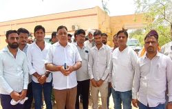 12 दिन बाद भी आरोपी बाहर, हमले के विरोध में कर्मचारियों में रोष - image