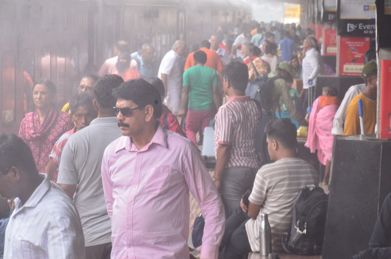 CG News: ट्रेनों में यात्रियों की बढ़ी भीड़, कमाने खाने गए लोग दूसरे राज्यों से
लौटने लगे, देखें
