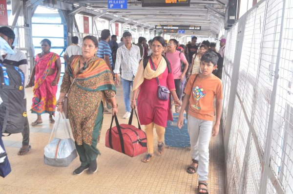 CG News: ट्रेनों में यात्रियों की बढ़ी भीड़, कमाने खाने गए लोग दूसरे राज्यों से लौटने लगे, देखें 
