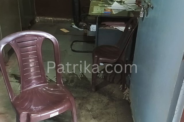 residents threw mud on municipality CMO chair MP News(फोटो सोर्स- Patrika.com)
