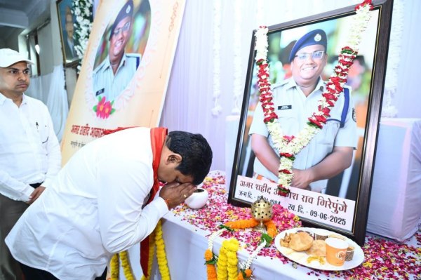 गृहमंत्री शाह की समीक्षा बैठक! युवाओं से हिंसा छोड़ मुख्यधारा से जुड़ने की अपील, देखे Photo...