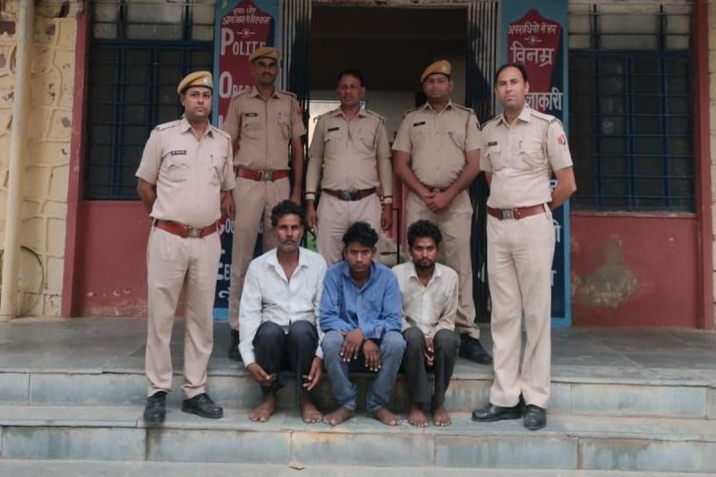 पिता, पति व जेठ गिरफ्तार, चुन्नी से दबाकर की थी हत्या Father, husband and brother-in-law arrested, she was murdered by strangulating with a dupatta