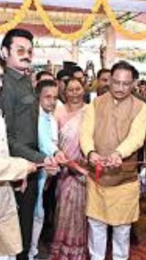 CG News: स्मार्ट स्कूल और स्मार्ट ब्लॉक कार्यक्रम का किया शुभारंभ, जशपुर के 50 स्कूलों को स्मार्ट किट
