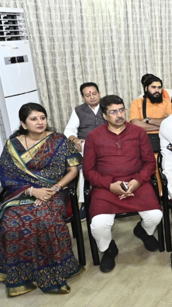 Mann Ki Baat: CM साय ने सुनी 'मन की बात' की 123वीं कड़ी, बोले - PM मोदी के विचारों ने बढ़ाया उत्साह