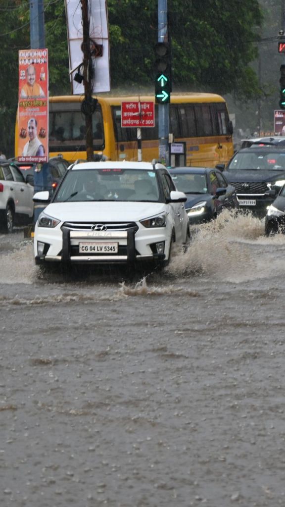 CG Weather Update: रायपुर-दुर्ग समेत 4 संभागों में बारिश का यलो अलर्ट जारी, अगले 48 घंटे में बढ़ेगा तापमान
