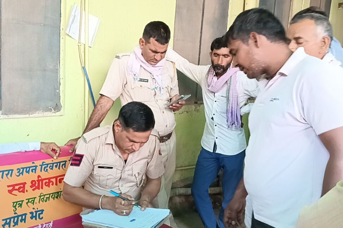 Churu: महिला ने कीटनाशक पीकर दी जान, मारपीट कर घर से निकाल दिया था पति, बच्चों
को पालने के लिए करती थी मजदूरी