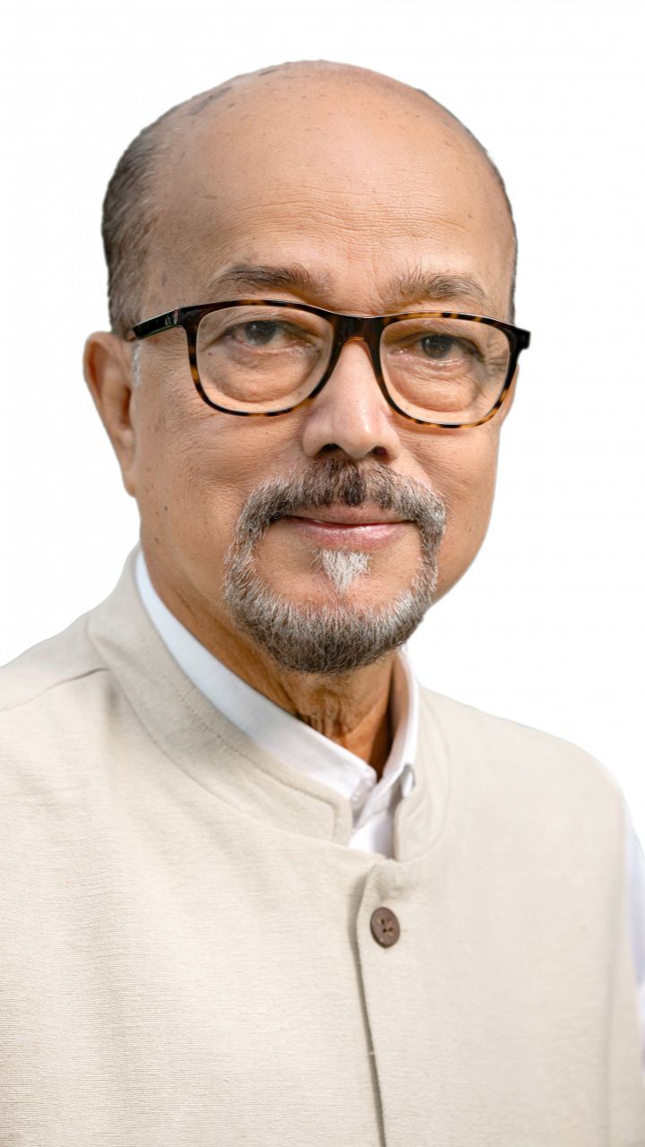 CG News: राज्यपाल डेका ने मड़वाडीह पहुंच कर ग्रामीणों से किया संवाद