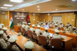 DGP राजीव कृष्ण से मिले 34 पीपीएस अफसर, कानून-व्यवस्था और साइबर क्राइम पर खास
जोर - image