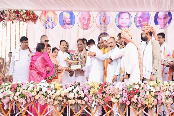 CM साय ने बुद्ध महोत्सव के लिए 25 लाख की घोषणा की, 94 करोड़ के कामों का लोकार्पण-भूमिपूजन भी... देखें Photos
