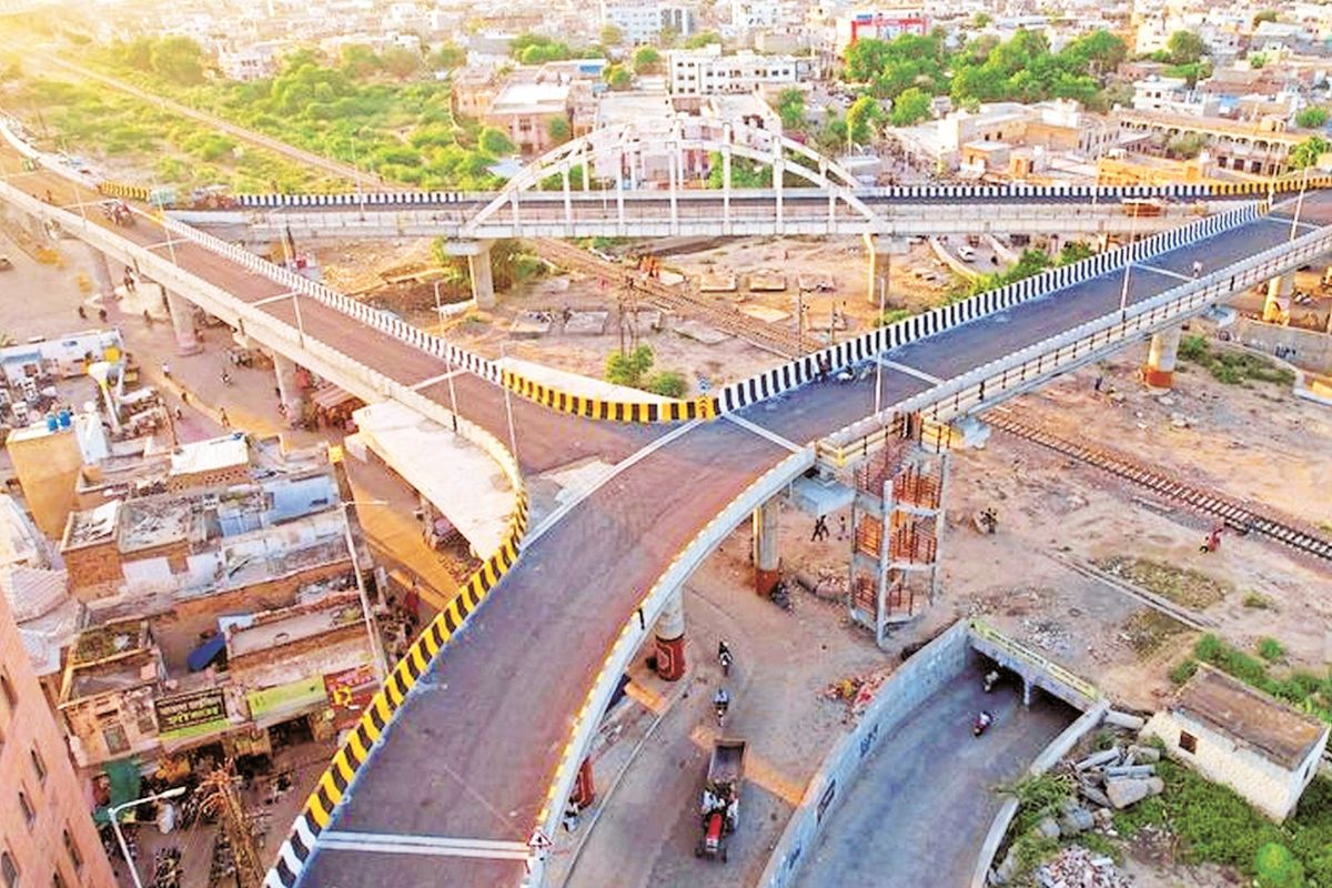 Rajasthan: रामसेतु ओवरब्रिज पर सुरक्षा मानक तार-तार, टैंकर के कुचलने से बाइक
सवार की हुई थी मौत