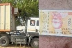 बीकानेर में नाबालिग ट्रक ड्राइवर से 200 रुपये के 29 नकली नोट बरामद, परचून की
दुकान से ऐसे खुला राज - image