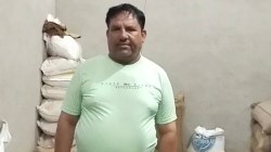 सहायक कृषि अधिकारी 3000 रुपए रिश्वत राशि के साथ गिरफ्तार, एसीबी को देखकर पैसे
फेंक कर भागा - image