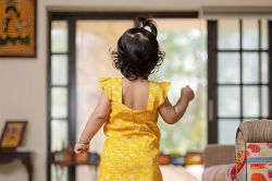 Rajasthan: सांप के ‘फूंक’ मारने पर बच्ची को आग में तपे भाले से दागा, जिंदगी-मौत
से लड़ रही मासूम - image