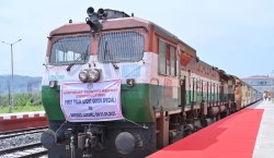 आइजोल तक पहुंची ट्रेन, मजबूत हुआ भारत का चिकन नेक - image