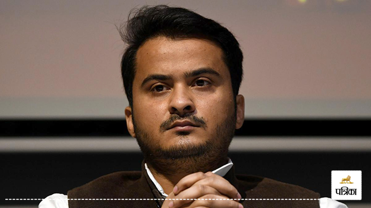 अब्दुल्ला आजम पर 4.64 करोड़ का जुर्माना, स्टांप चोरी मामले में प्रशासन ने जारी
की आरसी, ब्याज समेत देनी होगी पूरी रकम