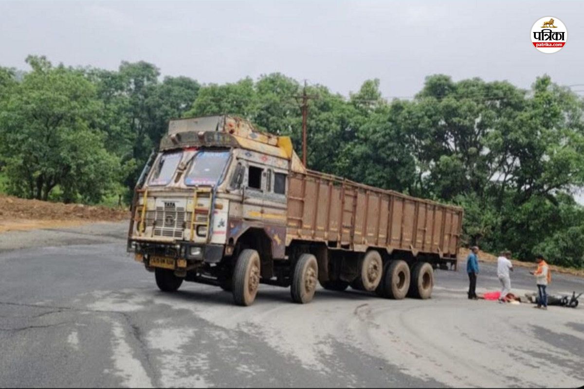 Truck-bike accident: ट्रक से कुचलकर बाइक सवार महिला की मौत, दुधमुंहा बेटा घायल,
पति बाल-बाल बचा