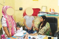 Ajmer: 2 घंटे तक बिलख-बिलख कर मां के साथ रहने की मिन्नतें करता रहा 14 साल का
बेटा, पिता की मौत के बाद मां ने रचा ली थी दूसरी शादी - image