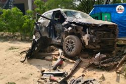 Rajasthan Road Accident: राजस्थान के अलवर में भीषण सड़क हादसा, 3 लोगों की मौत, 5
की हालत गंभीर - image