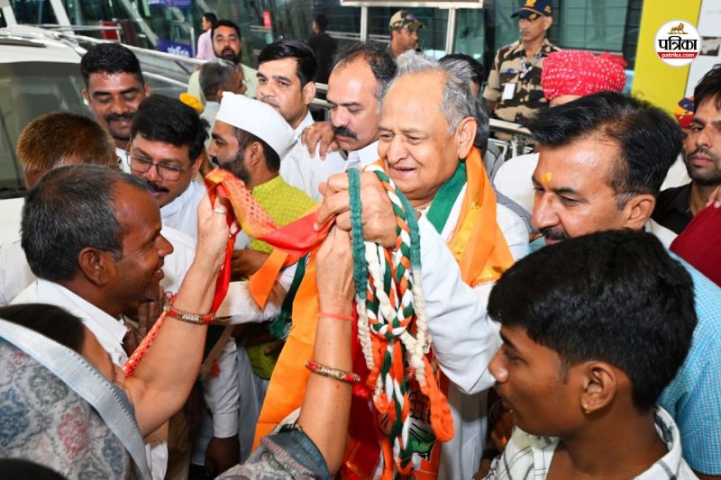 Rajasthan Ashok Gehlot fired many questions at BJP in Udaipur said democracy is being murdered in country