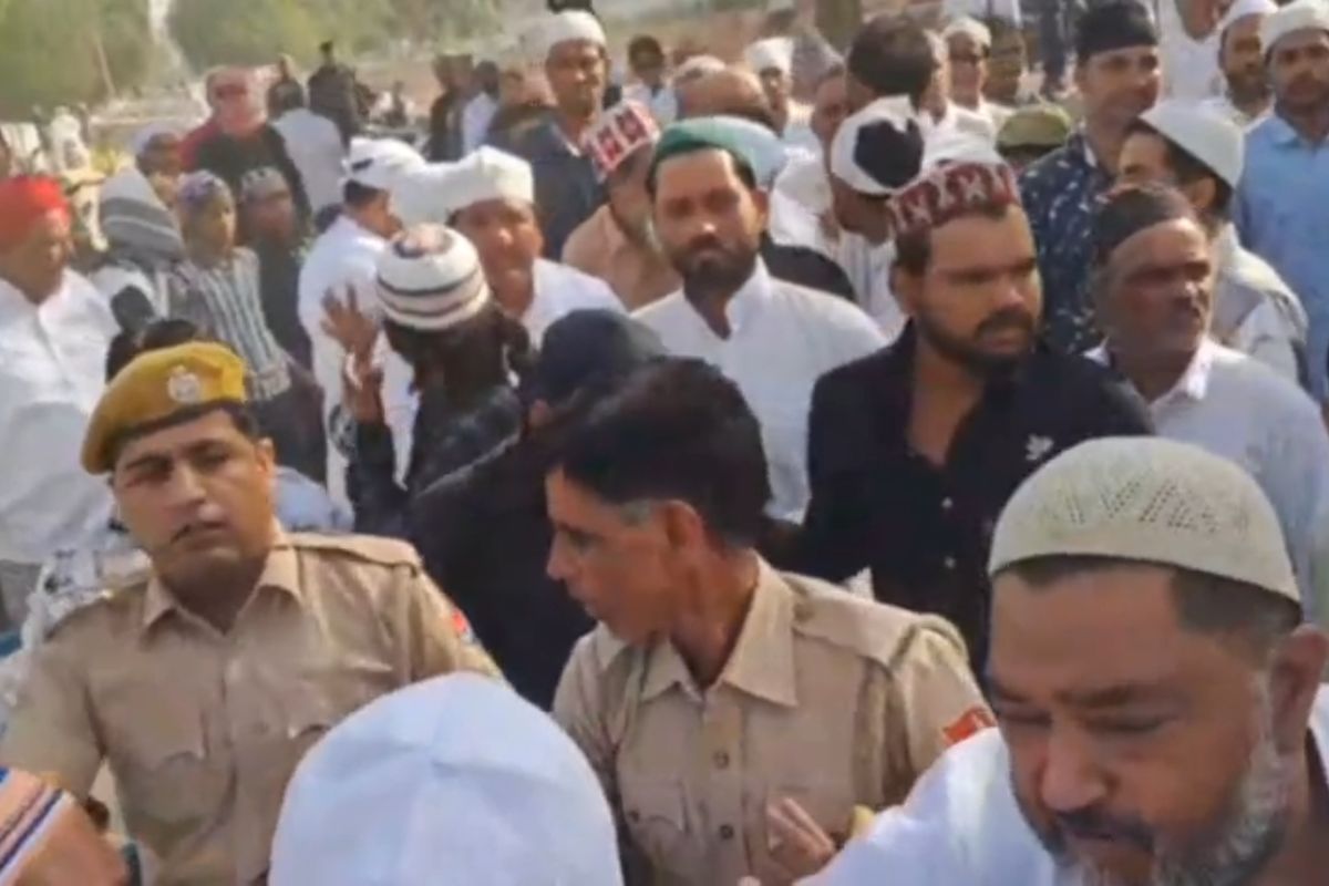 राजस्थान में कांग्रेस विधायक जाकिर हुसैन गैसावत के साथ मंच पर मारपीट, जानलेवा
हमले का आरोप, FIR दर्ज