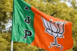 वंदे भारत ट्रेन में मारपीट मामला : विधायक राजीव पारीछा को कारण बताओ नोटिस,
पार्टी ने मांगा जवाब - image