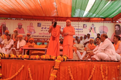 राजस्थान दौरे पर आए बाबा रामदेव, UP के इटावा में चल रहे ब्राह्मण-यादव विवाद पर
दिया बड़ा बयान - image