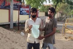 Rajasthan: मजदूरी के रुपए मांगना पड़ा महंगा! दो युवकों को JCB से बांधकर बुरी तरह
पीटा - image