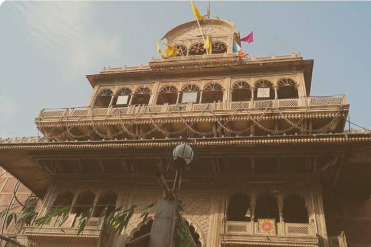 बांके बिहारी मंदिर निजी प्रॉपर्टी नहीं, राजस्व अभिलेखों में मंदिर की जगह गोविंद
देव के नाम से दर्ज