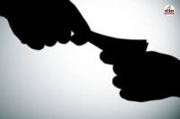 CG News: 1 लाख रुपये मेडिकल लोन के लिए मांगा था 10 परसेंट, 10 हजार रुपए की रिश्वत लेते लिपिक पकड़ाया
