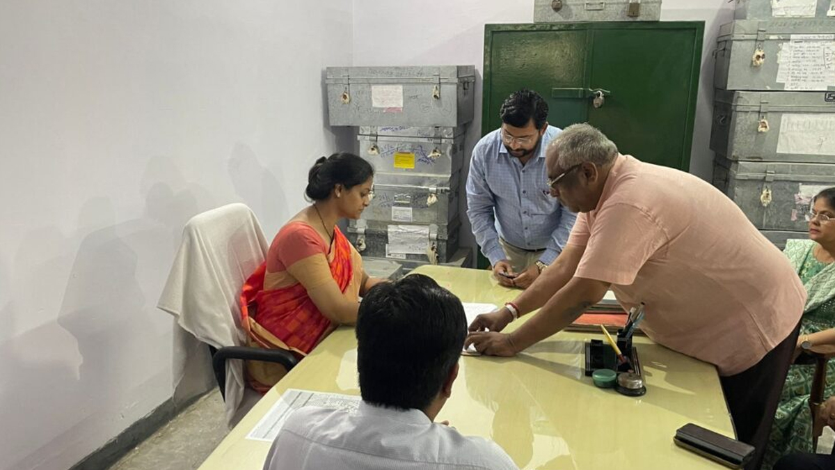 Amroha: स्वास्थ्य कार्यक्रमों के बेहतर संचालन के लिए 45 करोड़ का बजट पास, डीएम
निधि गुप्ता ने लापरवाही पर दी कार्रवाई की चेतावनी