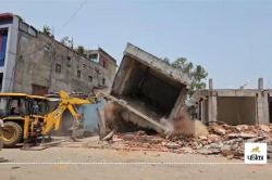 Bulldozer action: पूरे दिन गडग़ड़ाते रहे प्रशासन के 7 बुलडोजर, 33 दुकानें ध्वस्त,
होगा सडक़ का चौड़ीकरण - image