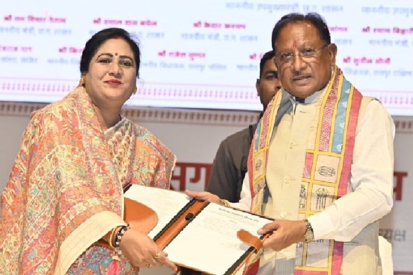 अध्यक्ष शालिनी राजपूत