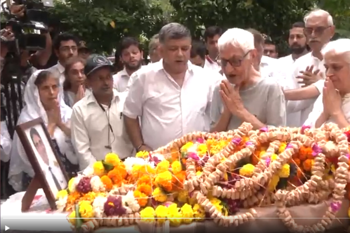 Air India Plane Crash: कैप्टन सुमित सभरवाल का शव मुंबई पहुंचा, आज होगा अंतिम
संस्कार - image