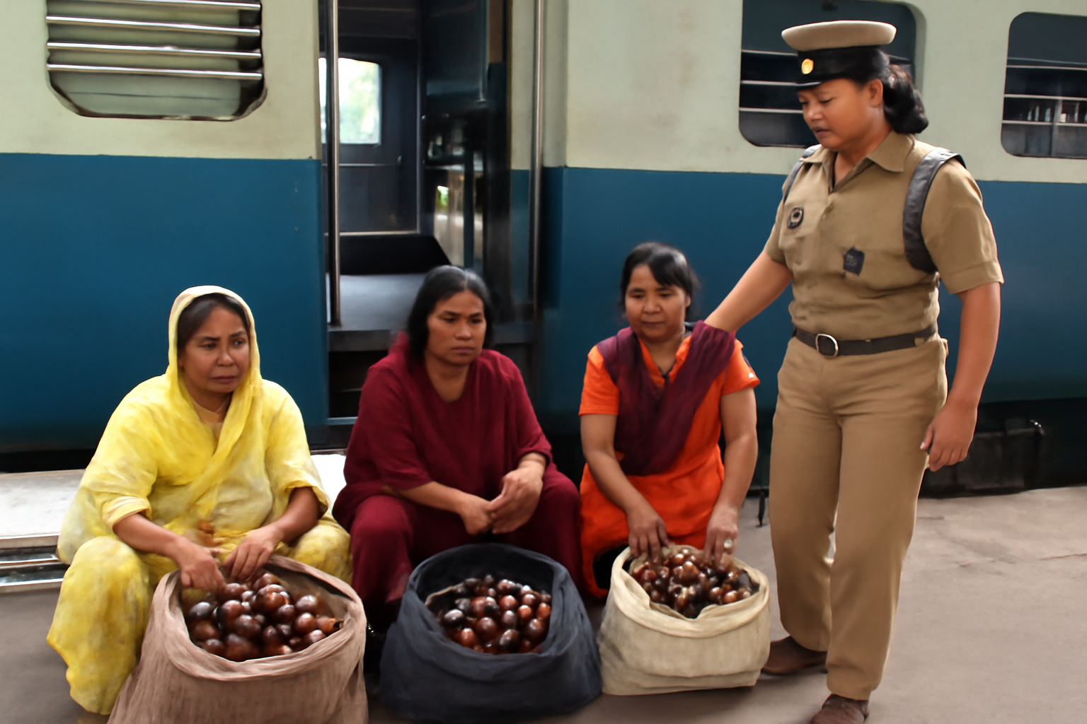 यूपी की महिलाएं बिहार में कर रहीं शराब का ‘खेल,’ 3 गिरफ्तार, ऐसे ट्रेन से करती
तस्करी