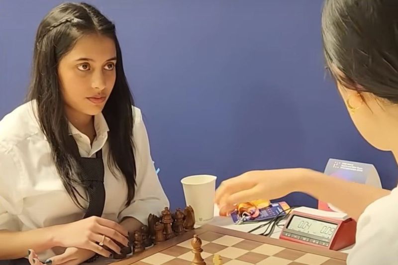 Chess Player Divya Deshmukh: कौन हैं दिव्या देशमुख? जिन्होंने शतरंज में विश्व को नंबर वन खिलाड़ी को हराया