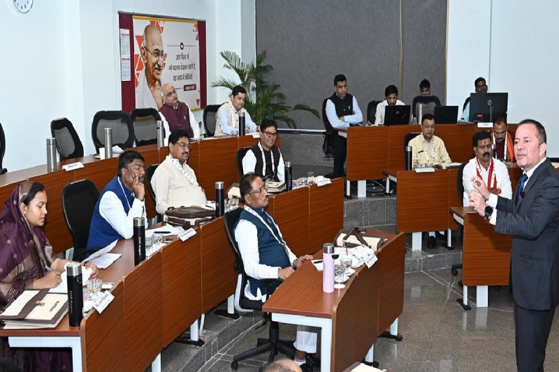 आईआईएम रायपुर में साय कैबिनेट का चिंतन शिविर 2.0 (फोटो सोर्स- पत्रिका)