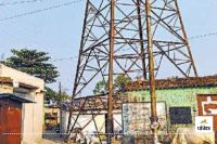 हाईटेंशन टॉवर के नीचे बसी बस्ती(photo-patrika)