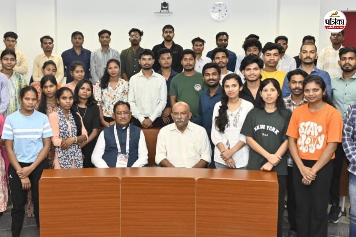 दंतेवाड़ा के युवाओं की आत्मनिर्भरता की ओर प्रेरणादायक यात्रा, IIM में उद्यमिता प्रशिक्षण से बदली जीवन की दिशा, जानें कैसे?