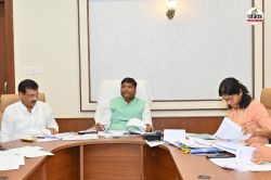 CG News: सहकारिता मंत्री ने उर्वरक कंपनियों के प्रतिनिधियों की लगाई क्लास,
बोले-खाद की कालाबाजारी पर होगी कार्रवाई… - image