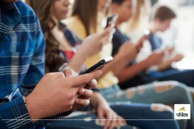 युवती को दी फ्लाइंग किस फिर(photo-unsplash)