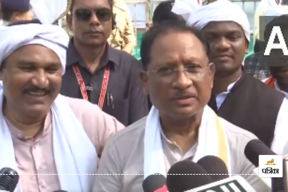 300 स्कूल शिक्षकविहीन कैसे हो गए..? CM साय ने भूपेश बघेल पर उठाया सवाल, VIDEO