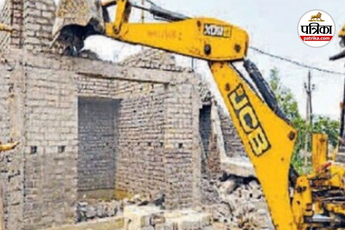 10 से ज्यादा निर्माणाधीन मकान तोड़े (Photo source- Patrika)