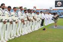 IND vs ENG: एजबेस्टन टेस्ट में ब्लैक आर्मबैंड्स बांधकर मैदान पर क्यों उतरे
इंग्लैंड और भारत के खिलाड़ी?