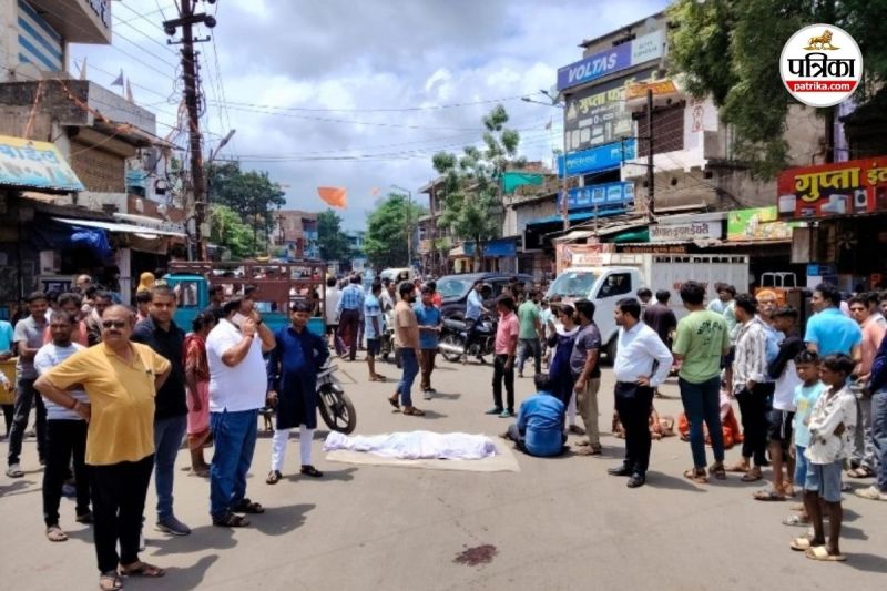 तेज रफ्तार ट्रक ने बुजुर्ग को कुचला (Photo source- Patrika)