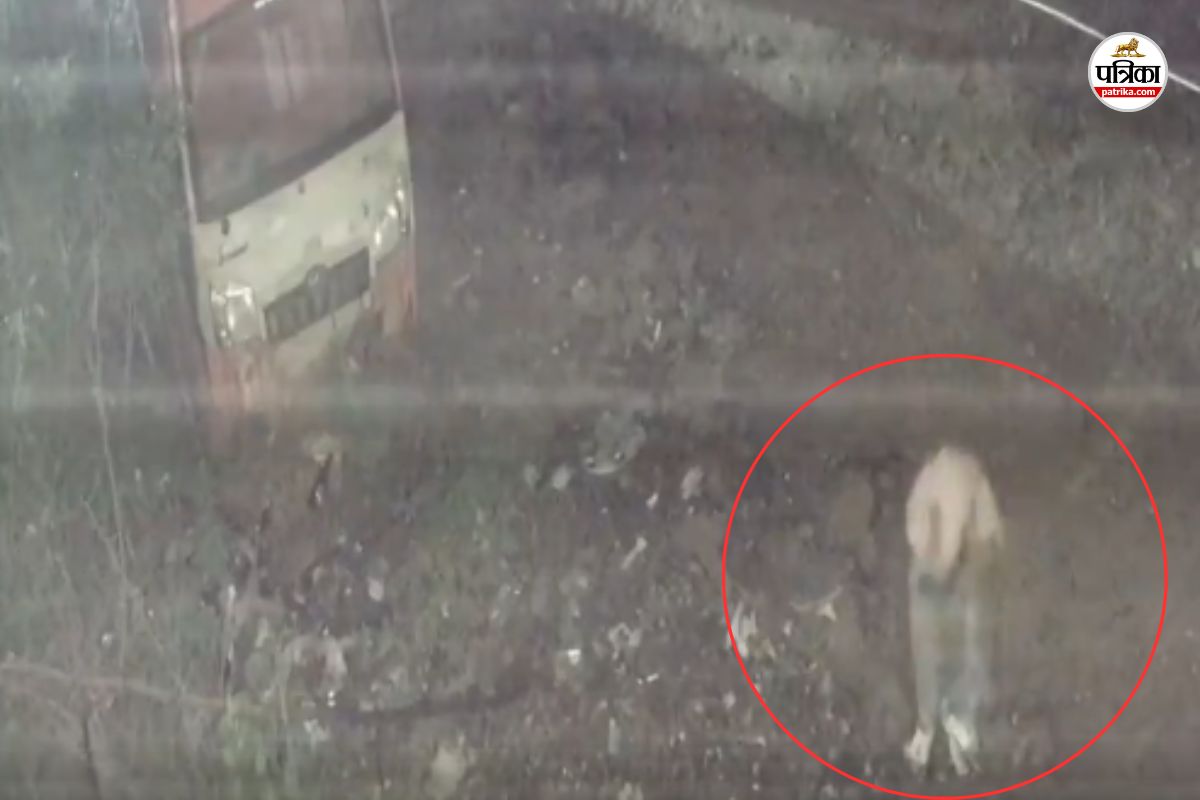 चोरी से पहले चोर ने CCTV के सामने मांगी माफी, कान पकड़कर की उठक-बैठक, देखें
Video
