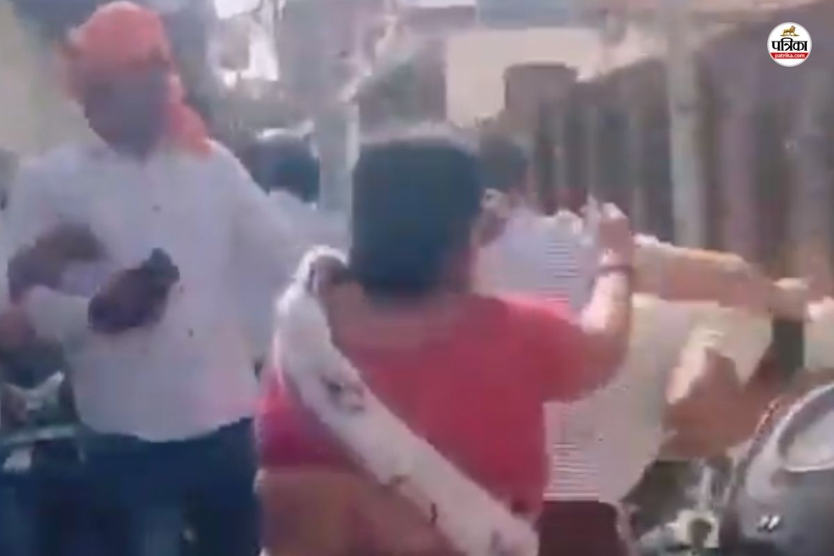 झांसी में बागी पान सिंह तोमर की पोती का कारनामा, जूनियर इंजीनियर पर थप्पड़ों की
बरसात!