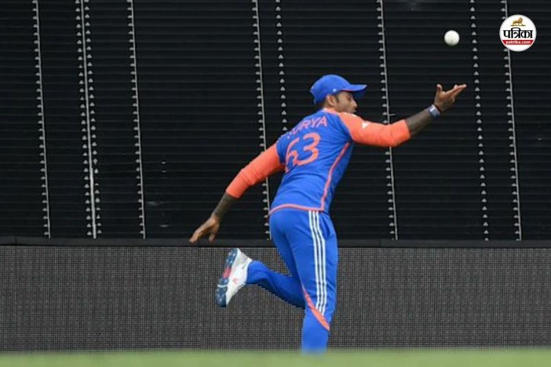 टी20 विश्व कप 2024 के रोमांचक फाइनल में सूर्यकुमार यादव के गजब कैच ने भारत को जीत दिलाई! रोहित शर्मा ने खुलासा किया कि उस वक़्त टीम कितनी घबराई हुई थी और उन्होंने सूर्यकुमार से ही कैच की पुष्टि जानने को कहा था। (Photo-IANS)